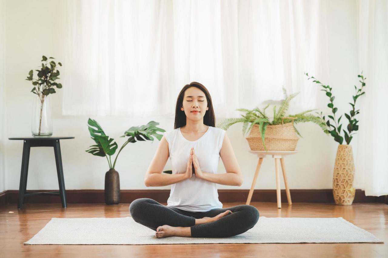 Asian woman doing yoga meditation at home 1229279 Stock Photo at Vecteezy Asian woman doing yoga meditation at home 1229279 Stock Photo at Vecteezy