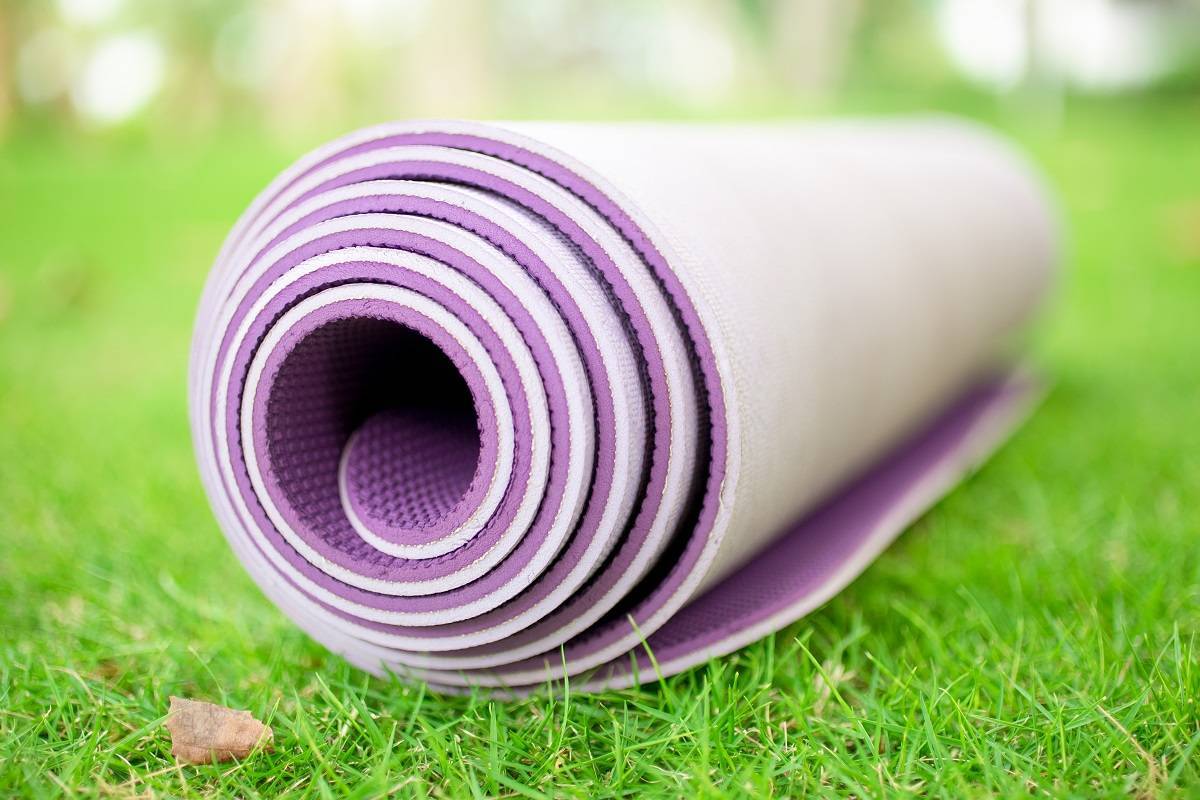 4 Cara Memilih Matras Yoga untuk Pemula - Blog ruparupa 4 Cara Memilih Matras Yoga untuk Pemula - Blog ruparupa